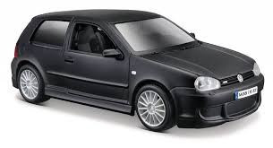 Maisto 31290 Volkswagen Golf R32, matně černá, 1:24